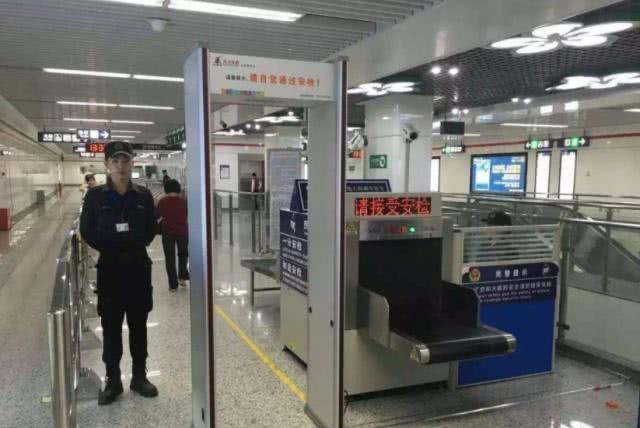 工資不高，為何年輕人仍愿成為地鐵安檢員？